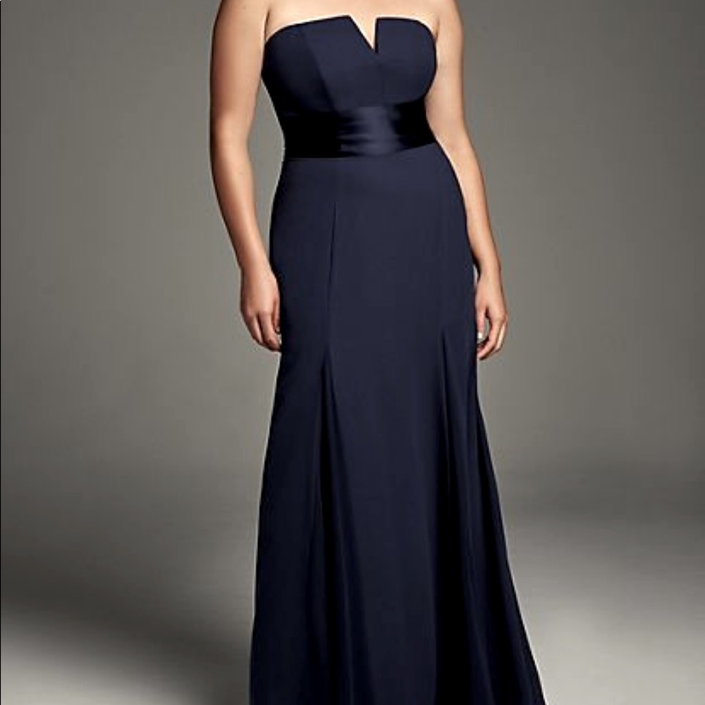 V wire mermaid dress by Vera Wang, like new. Worn only twice.